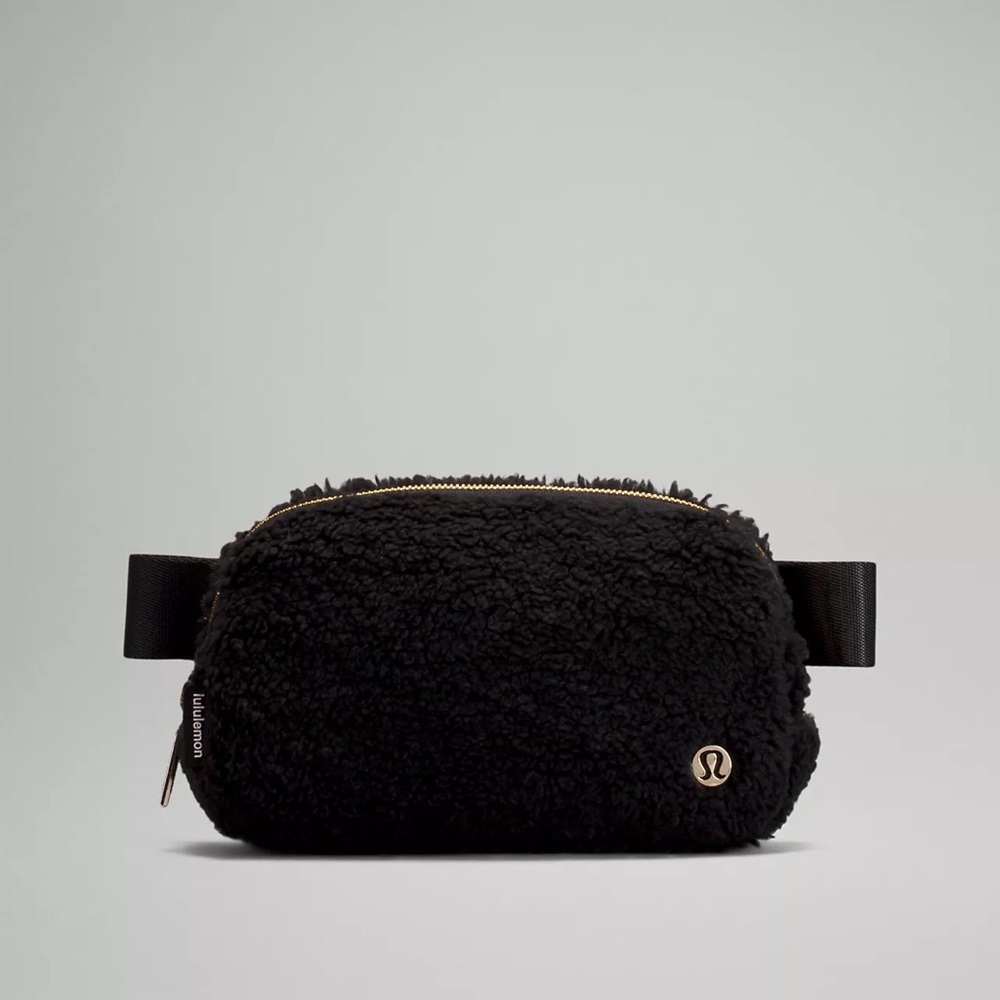 Lululemon Everywhere Fleece Belt Bag - Black w/ gold zipper